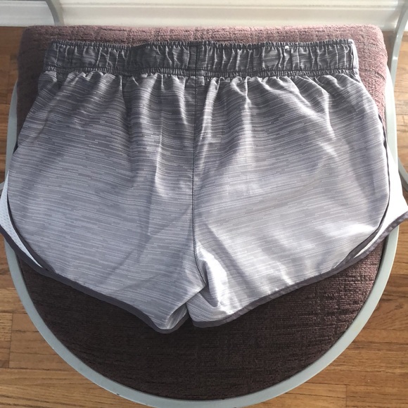 Shorts - Picture 2 of 6